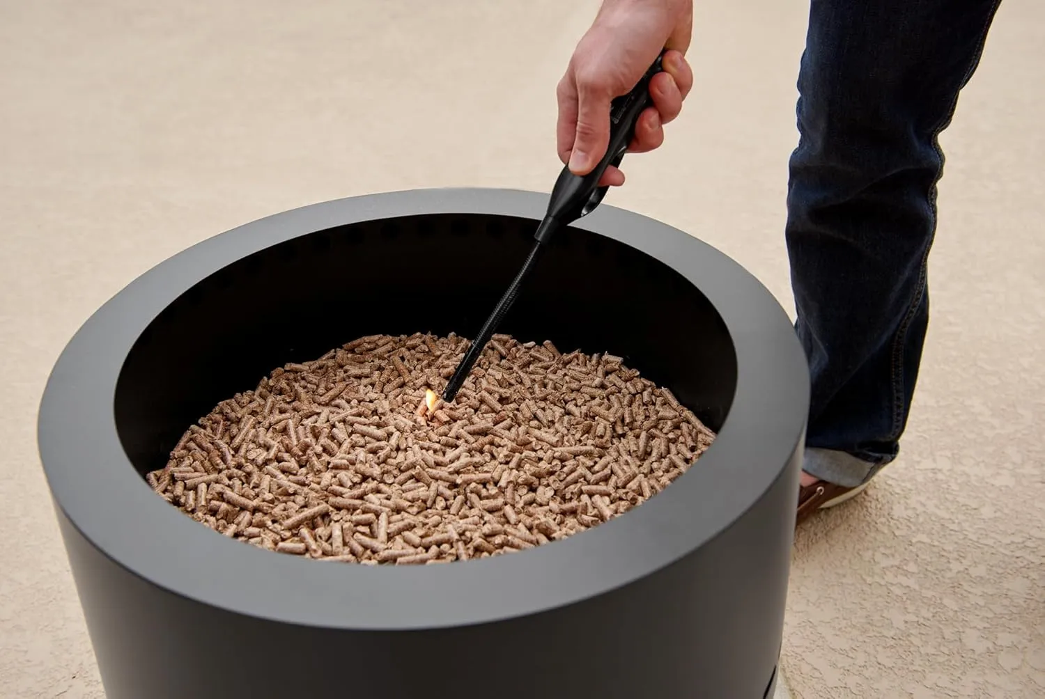 Flame Genie Portable Smokeless Wood Pellet Outdoor Fire Pit with Tote, 19" Diameter, Black Galvanised Steel