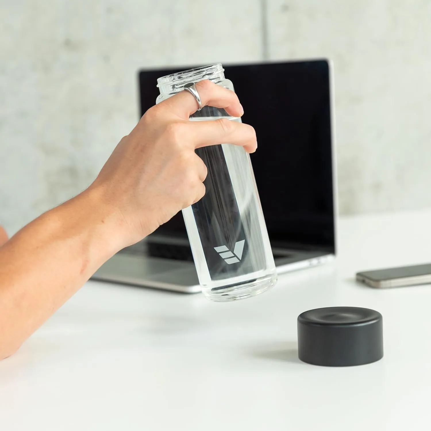 Glass Water Bottle 20oz - Non-insulated | Borosilicate Glass | Dishwasher Safe | No Plastic Touches Contents | A pure drinking experience - Black