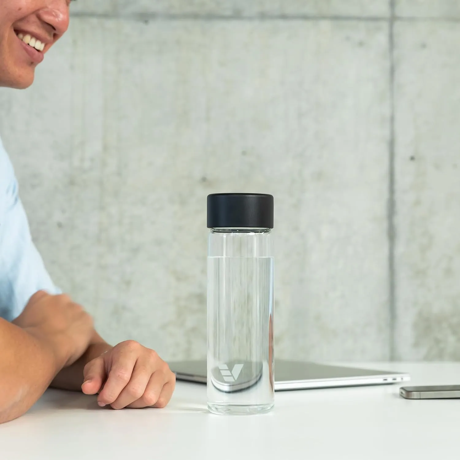 Glass Water Bottle 20oz - Non-insulated | Borosilicate Glass | Dishwasher Safe | No Plastic Touches Contents | A pure drinking experience - Black