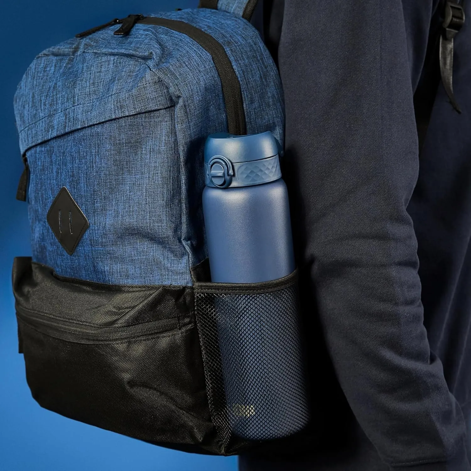 ION8 Vacuum Insulated Stainless Steel 1 Litre Water Bottle, 920 ml/31 oz, Leak Proof, Easy to Open, Secure Lock, Dishwasher Safe, Carry Handle, Scratch Resistant, Ideal for Sports and Yoga, Ash Navy