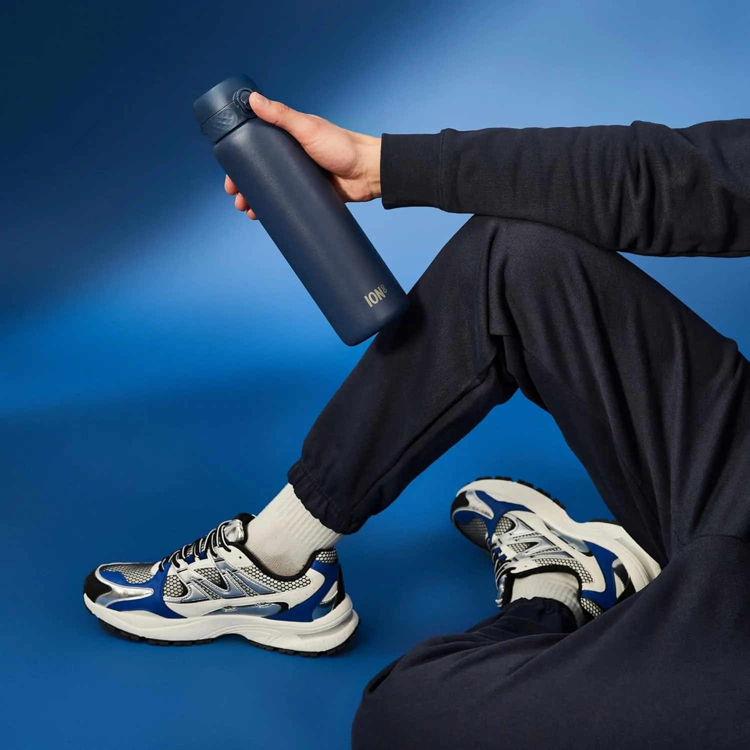 ION8 Vacuum Insulated Stainless Steel 1 Litre Water Bottle, 920 ml/31 oz, Leak Proof, Easy to Open, Secure Lock, Dishwasher Safe, Carry Handle, Scratch Resistant, Ideal for Sports and Yoga, Ash Navy