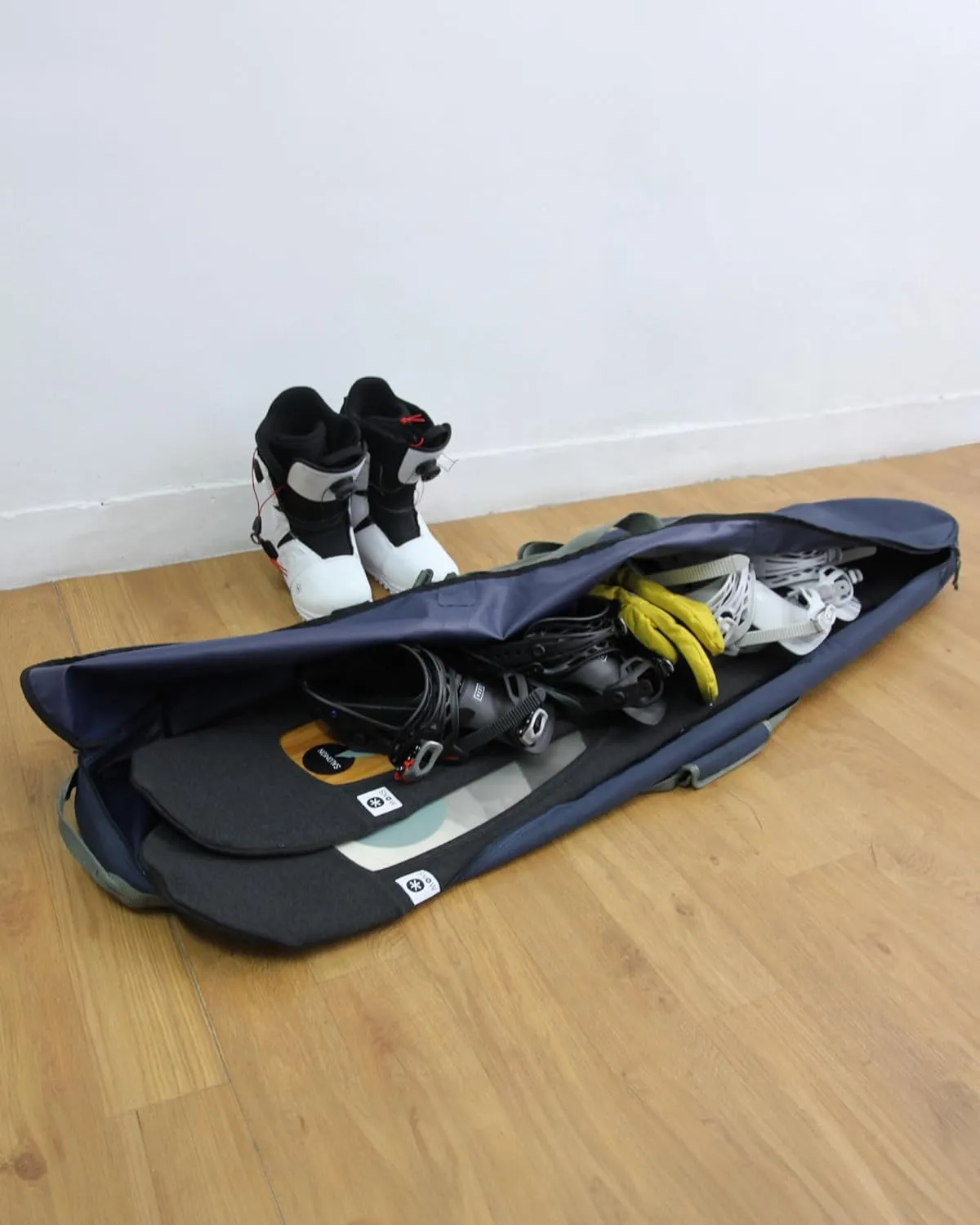 MONS Snowboard Protection Soft Cover Sleeve With Binding Open
