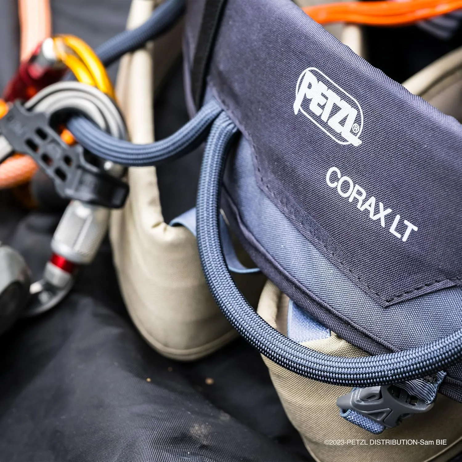 PETZL CORAX LT Unisex Harness - Comfortable, Durable, and Versatile Rock Climbing Harness