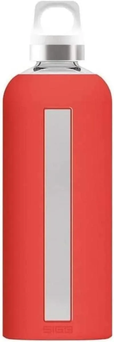 SIGG - Star Water Bottle - BPA-Free, Leak-Proof Glass Bottle, Anti-Shock - Non-Slip Silicone Case - Designed in Switzerland - Scarlet - 17 Oz