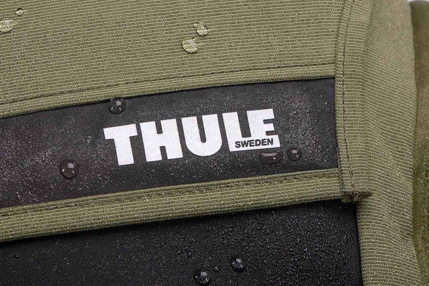 Thule Paramount Bike Commuter Backpack - 28L Capacity - Adjustable fit - 16" Padded Laptop Sleeve and 11" Tablet Pocket - Helmet Attachment - Accessible Side Phone Pocket - Taillight Loop